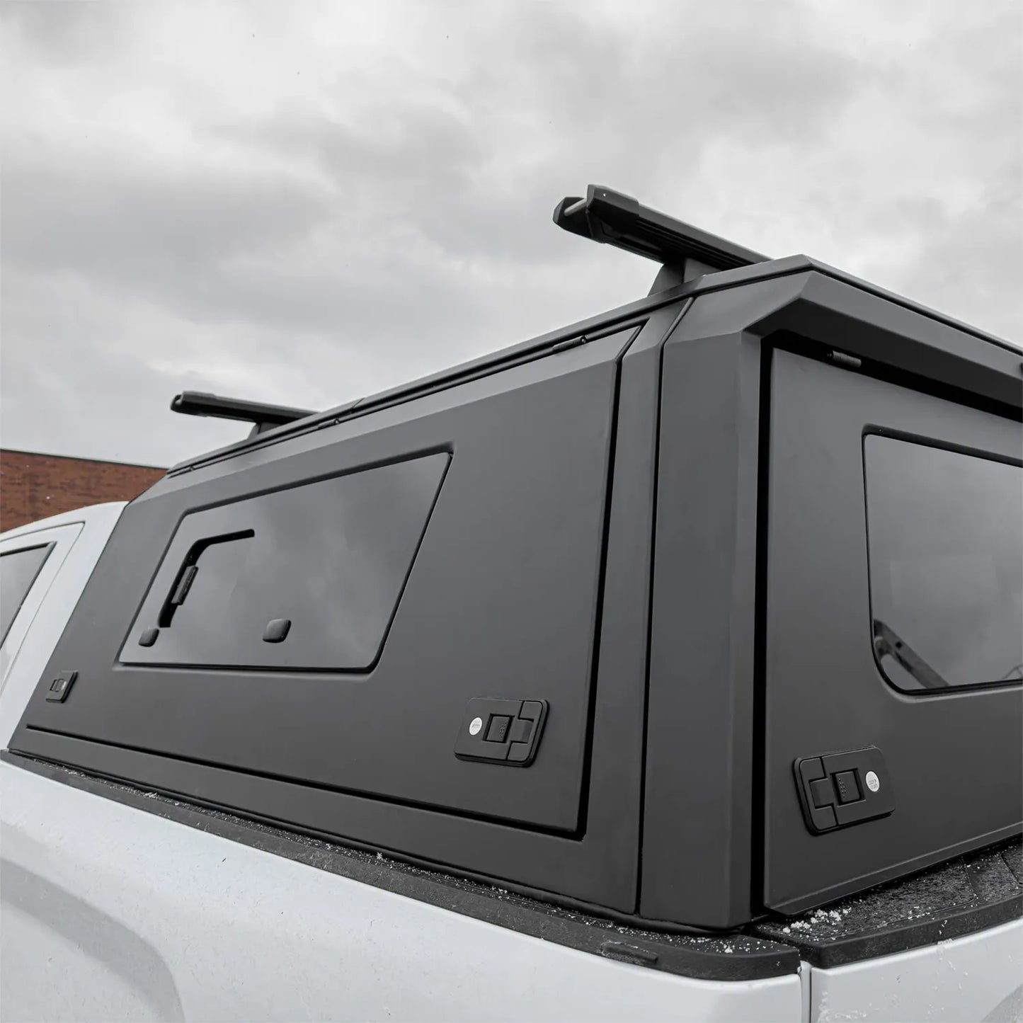 Aluminum Truck Cap | Urban Edition 09-24 RAM 1500 Classic 6.4' Bed
